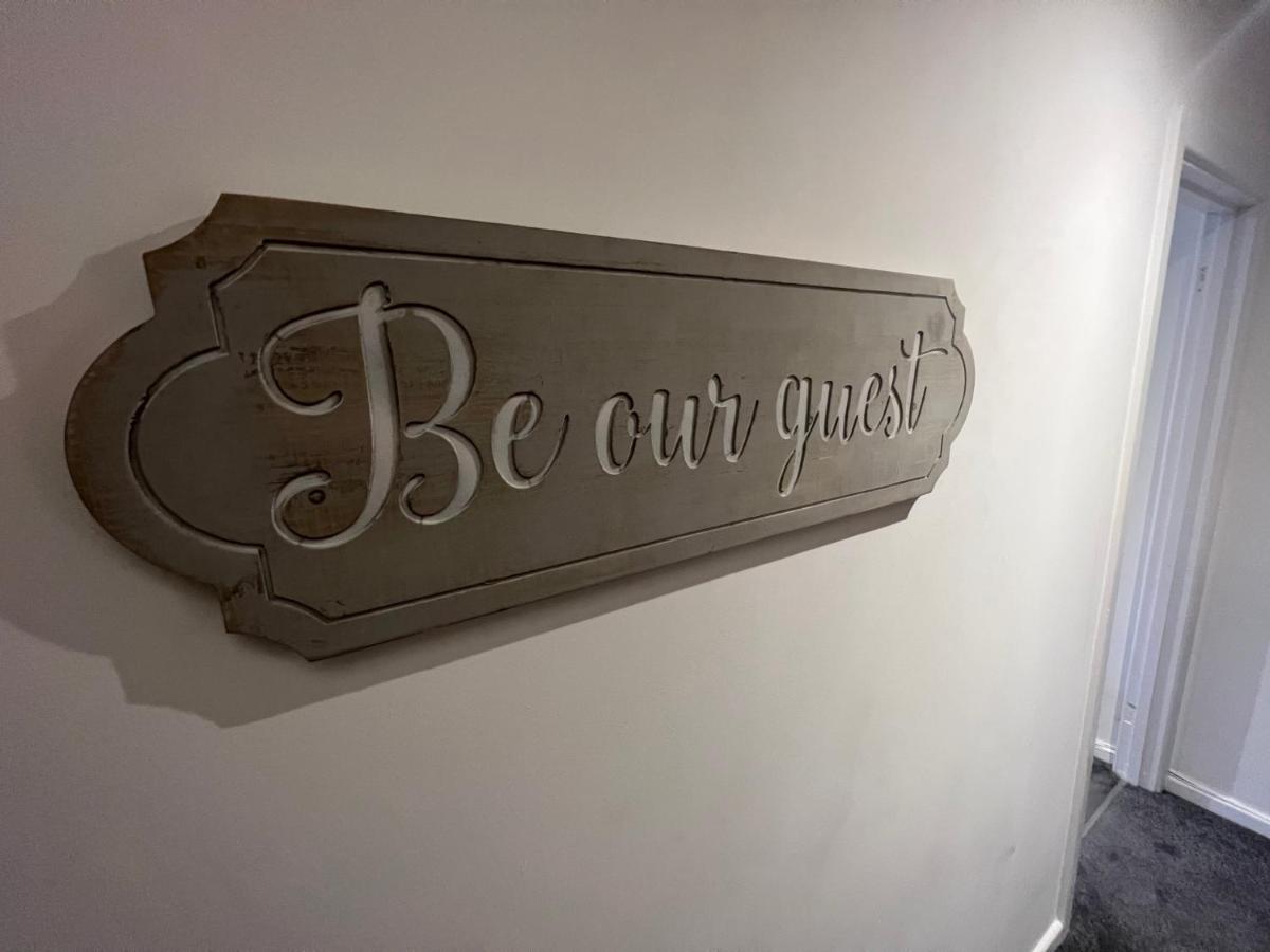 House Sleeps 8. 2Bedrooms & Sofa Beds In Sitting Room Bath Zewnętrze zdjęcie