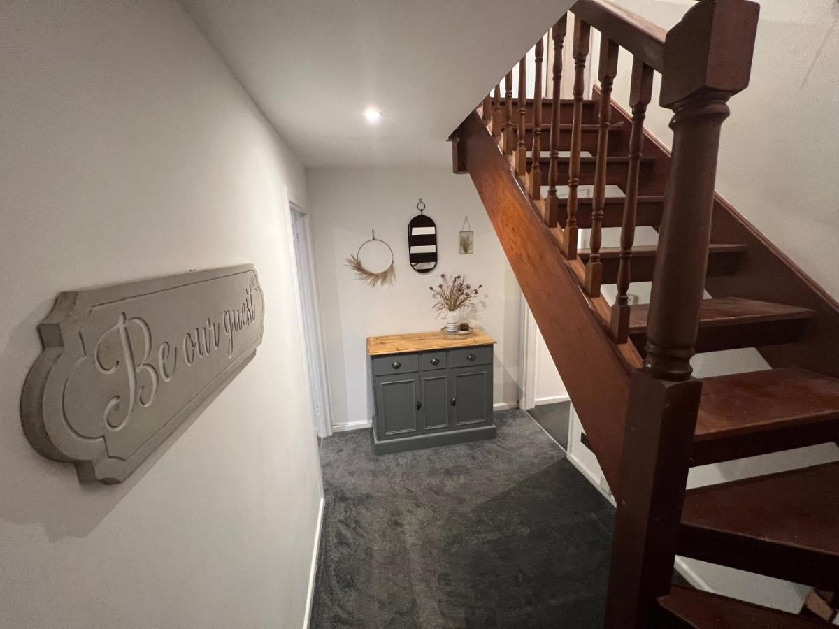 House Sleeps 8. 2Bedrooms & Sofa Beds In Sitting Room Bath Zewnętrze zdjęcie